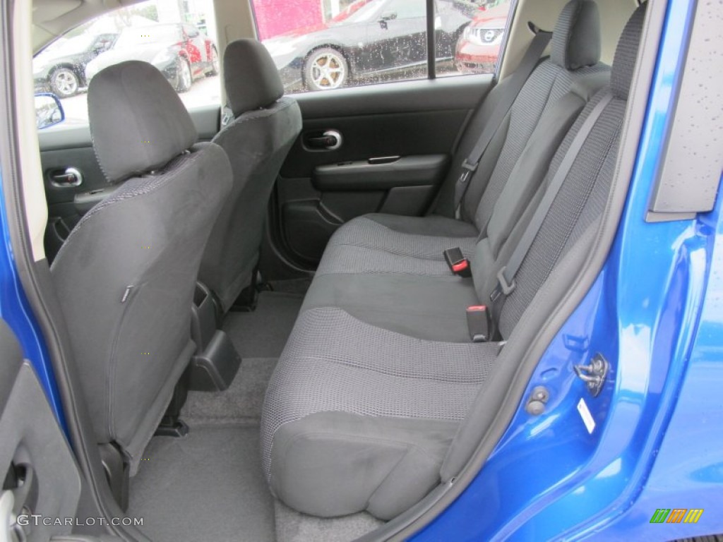 Charcoal Interior 2012 Nissan Versa 1.8 SL Hatchback Photo #61327214