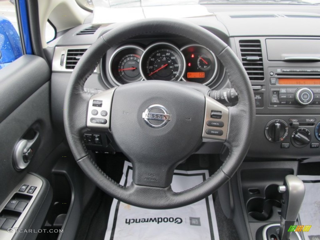 2012 Nissan Versa 1.8 SL Hatchback Charcoal Steering Wheel Photo #61327241