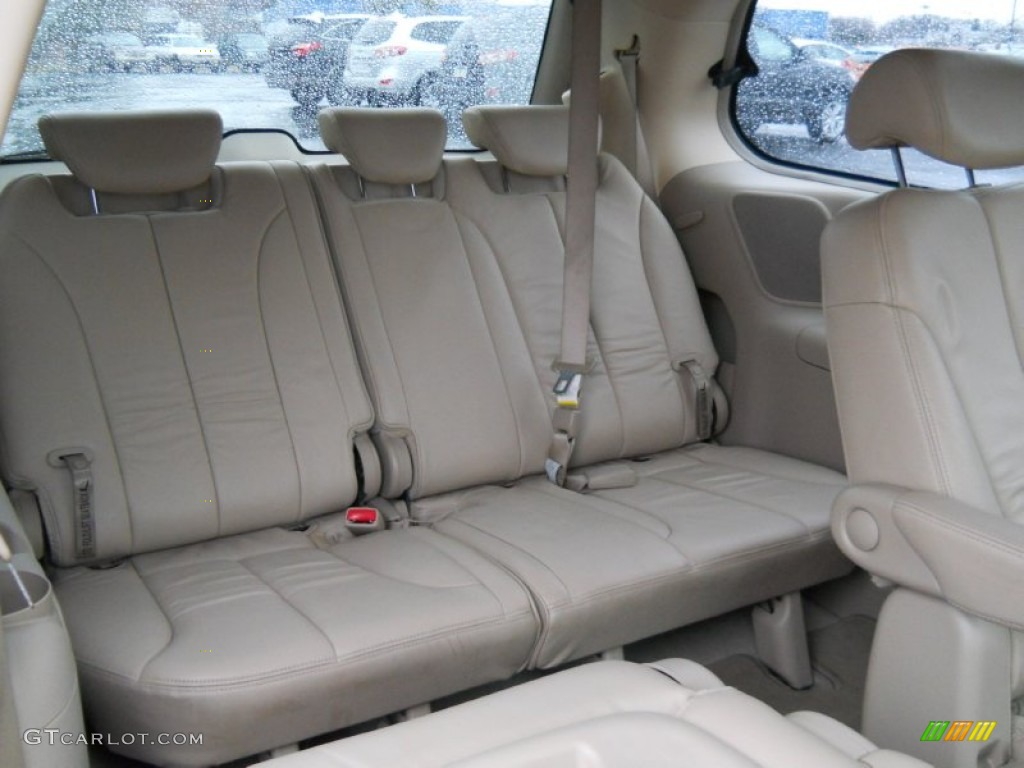 Beige Interior 2007 Hyundai Entourage Limited Photo #61331039