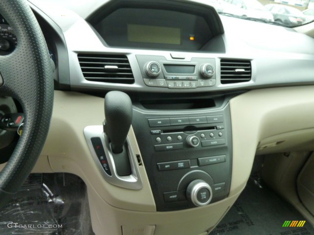 2012 Honda Odyssey LX Controls Photo #61332051