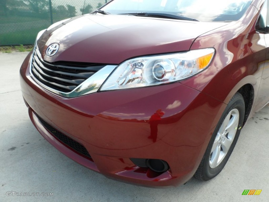 2012 Sienna LE - Salsa Red Pearl / Light Gray photo #10