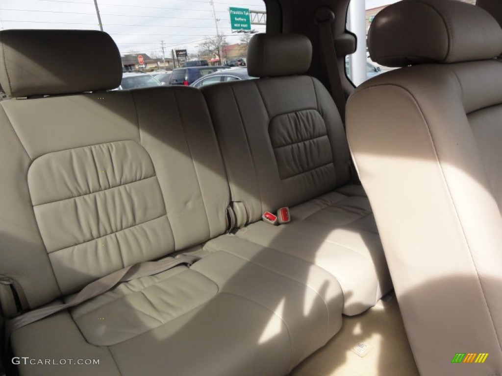 2007 LX 470 - Crystal White / Ivory photo #28