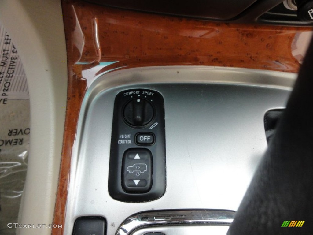 2007 LX 470 - Crystal White / Ivory photo #49