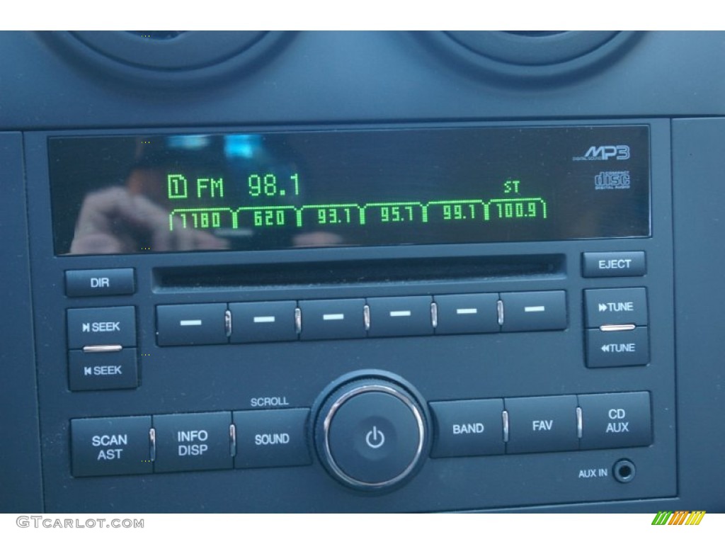 2010 Aveo LT Sedan - Victory Red / Charcoal photo #5