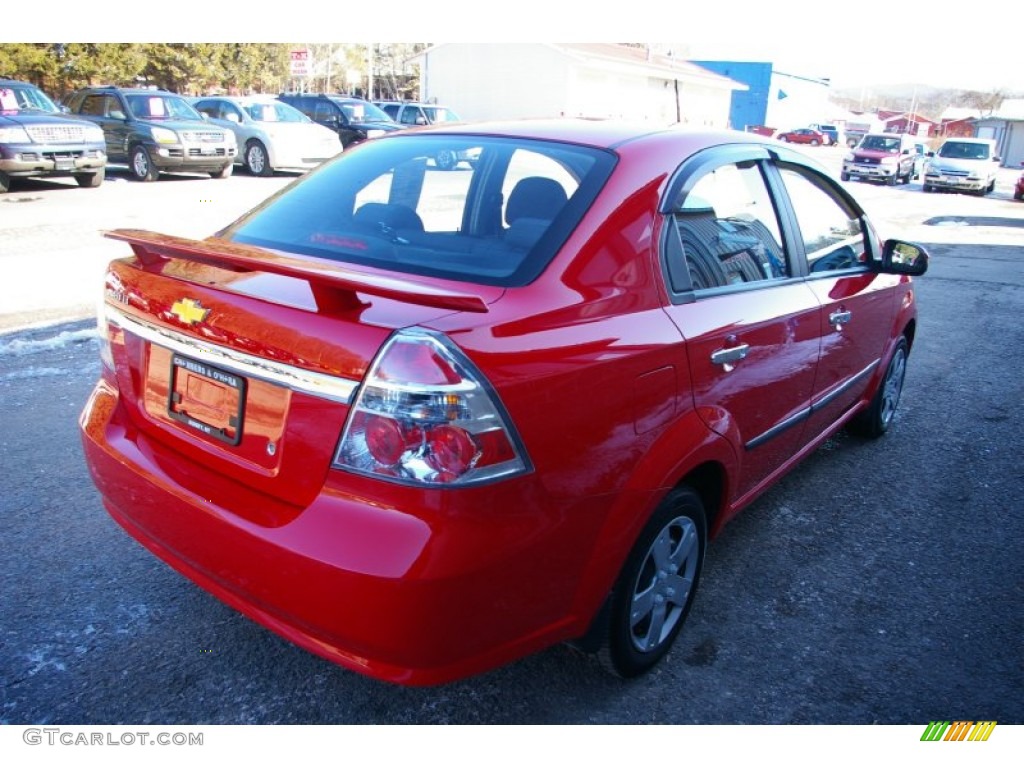 2010 Aveo LT Sedan - Victory Red / Charcoal photo #12