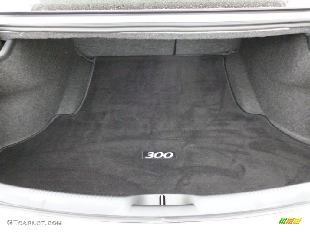 2011 Chrysler 300 C Hemi AWD Trunk Photo #61340447