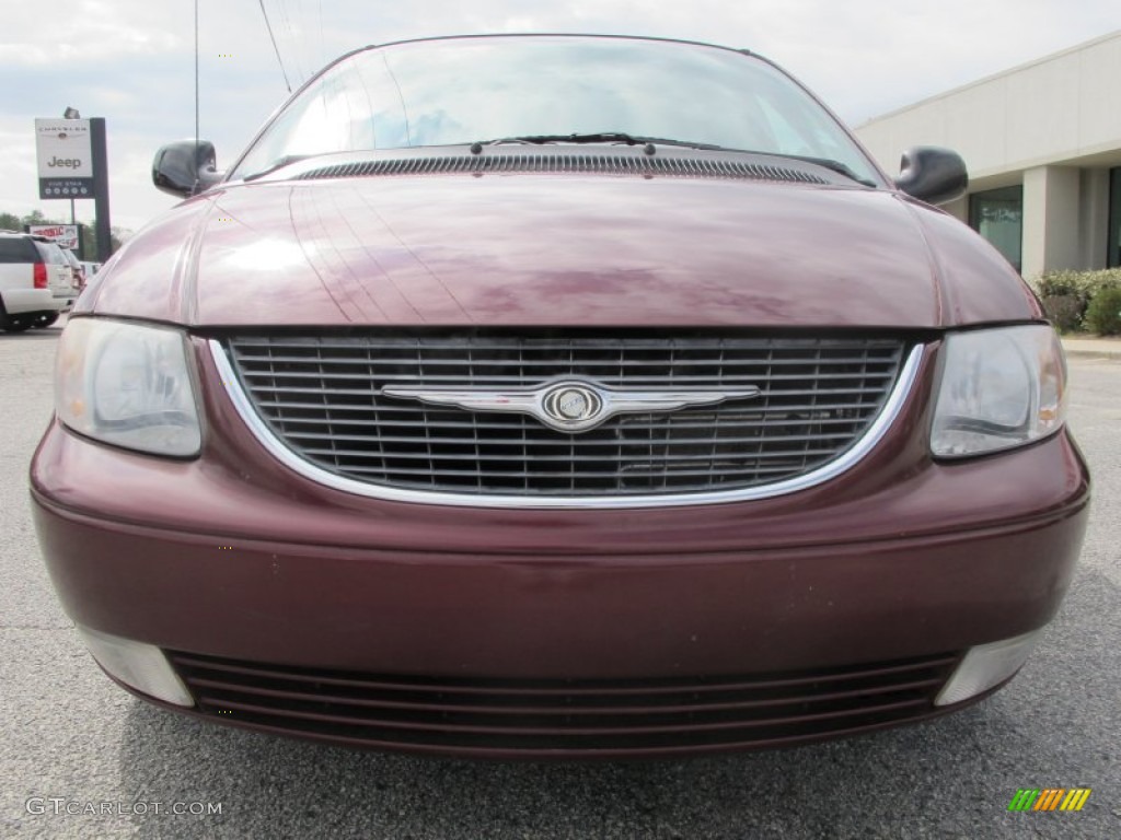 2001 Town & Country LXi - Dark Garnet Red Pearl / Taupe photo #2