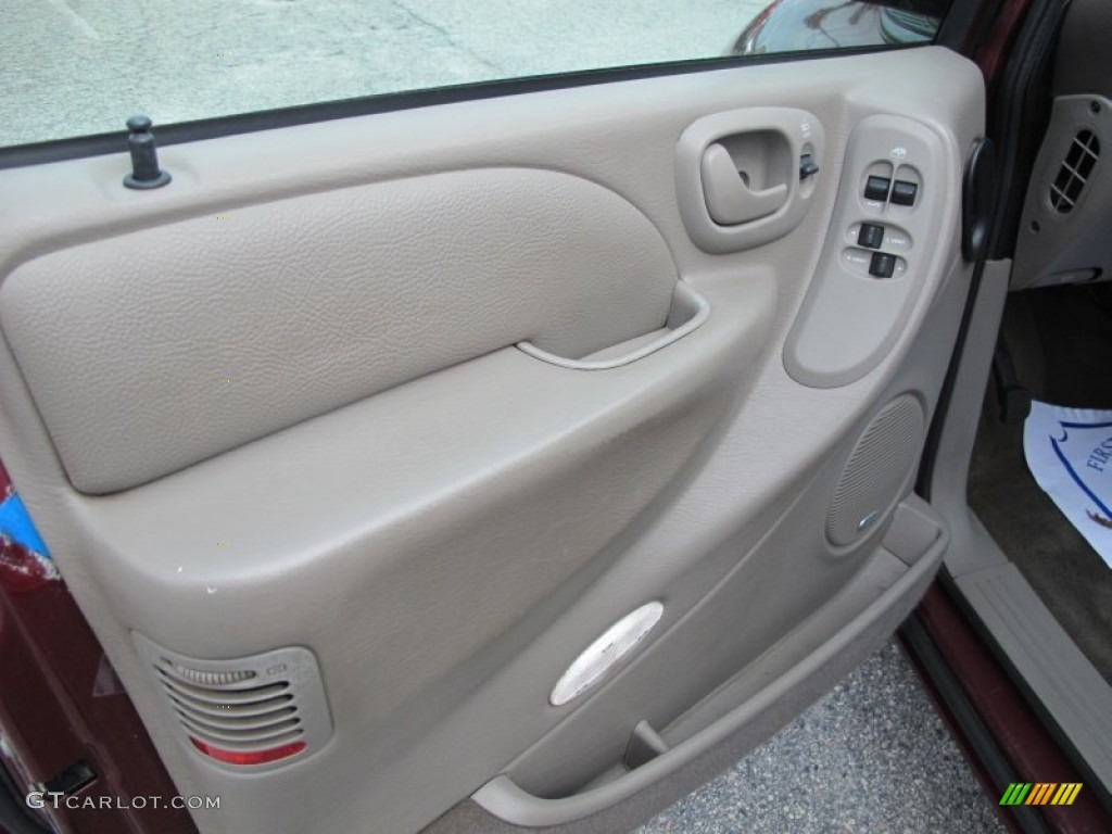 2001 Town & Country LXi - Dark Garnet Red Pearl / Taupe photo #11