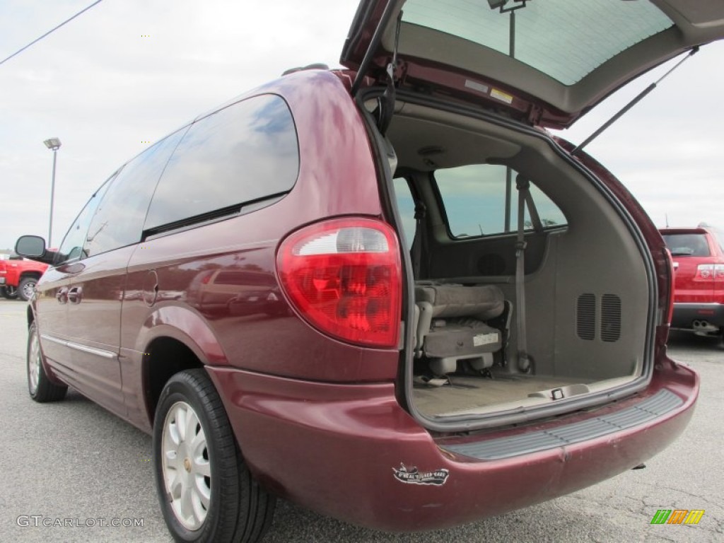 2001 Town & Country LXi - Dark Garnet Red Pearl / Taupe photo #13