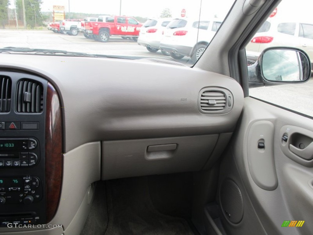 2001 Town & Country LXi - Dark Garnet Red Pearl / Taupe photo #17