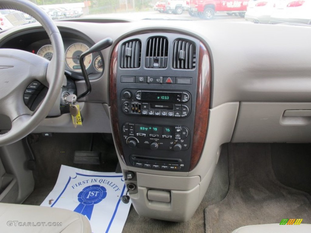 2001 Town & Country LXi - Dark Garnet Red Pearl / Taupe photo #18