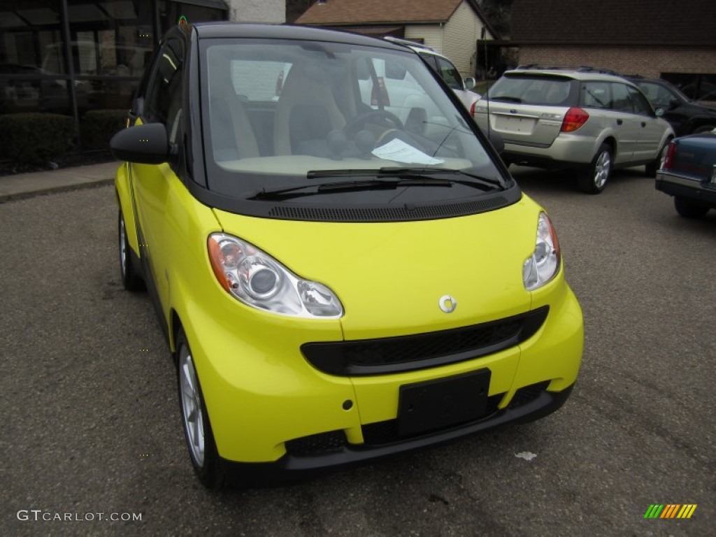 2010 fortwo passion coupe - Light Yellow / design Beige photo #3