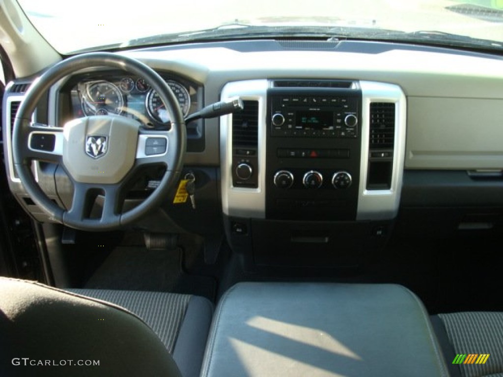 2011 Ram 1500 SLT Quad Cab 4x4 - Brilliant Black Crystal Pearl / Dark Slate Gray/Medium Graystone photo #11