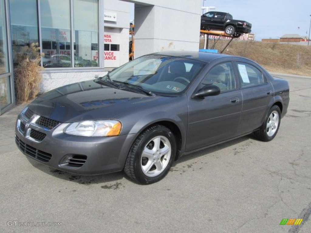 2005 Stratus SXT Sedan - Graphite Metallic / Dark Slate Gray photo #2
