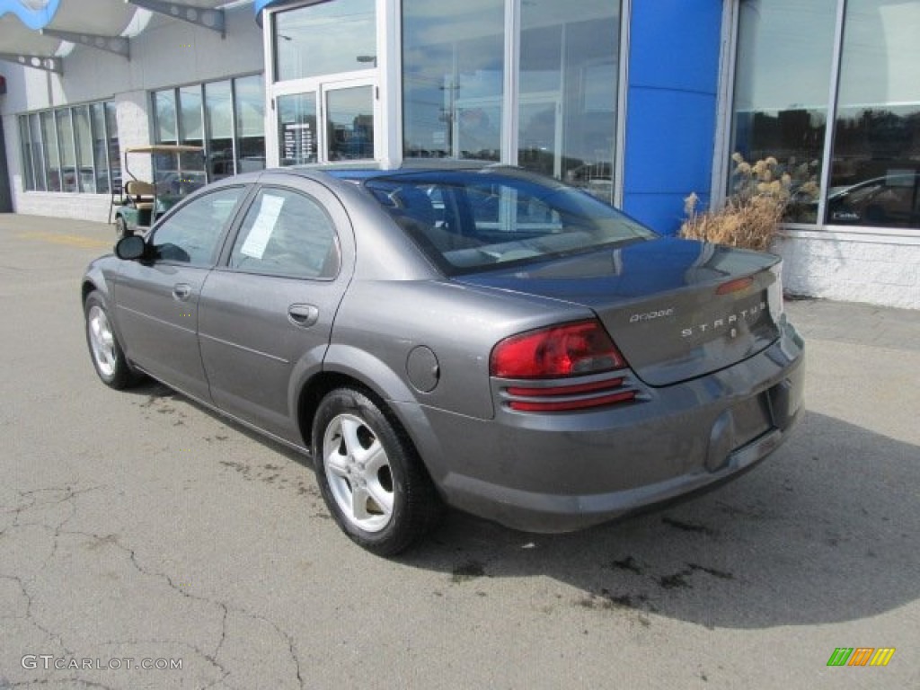 2005 Stratus SXT Sedan - Graphite Metallic / Dark Slate Gray photo #5