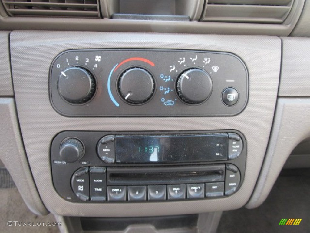 2005 Stratus SXT Sedan - Graphite Metallic / Dark Slate Gray photo #17