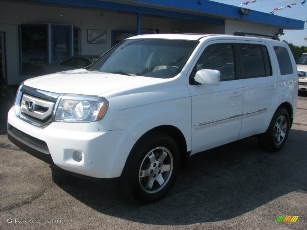 Taffeta White Honda Pilot