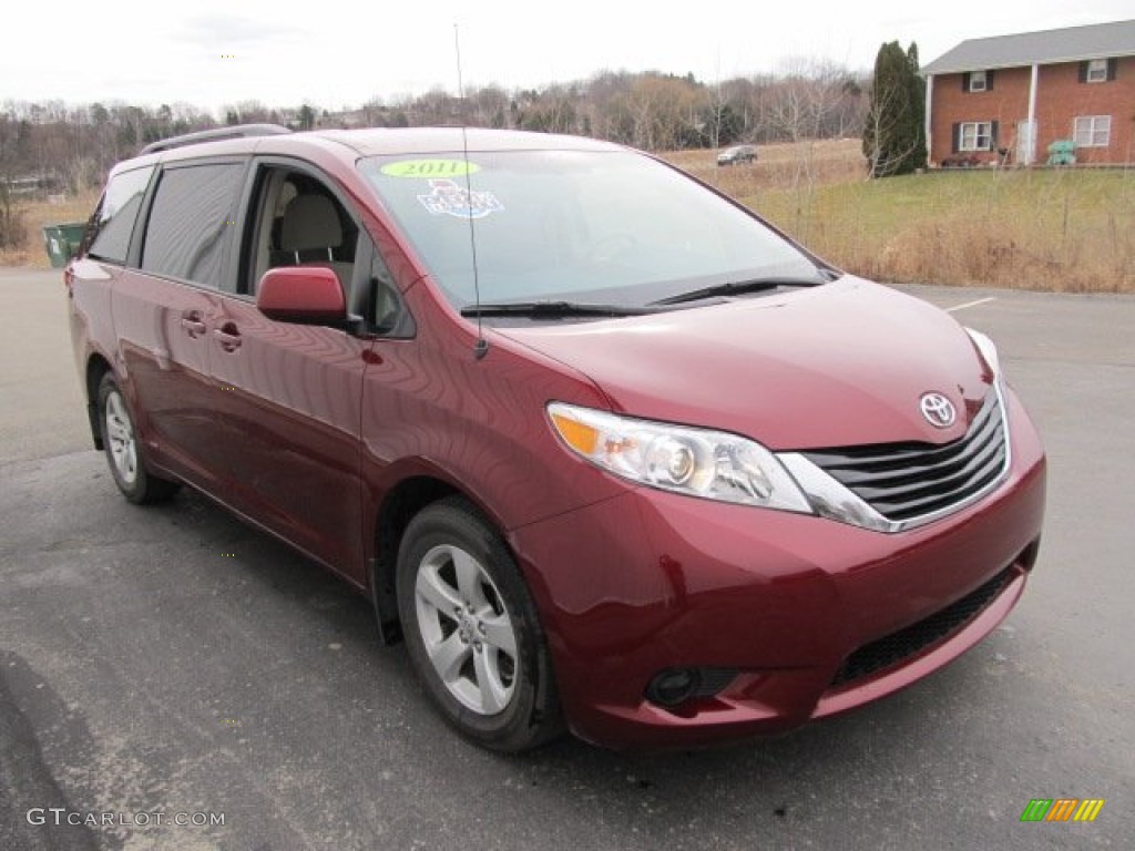 2011 Sienna LE - Salsa Red Pearl / Light Gray photo #4