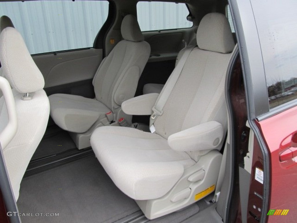 2011 Sienna LE - Salsa Red Pearl / Light Gray photo #10