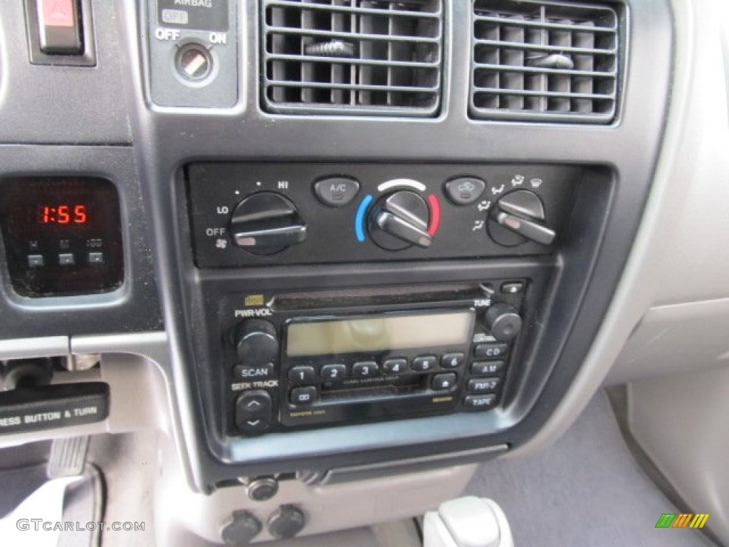 2004 Toyota Tacoma V6 TRD Xtracab 4x4 Controls Photo #61357010