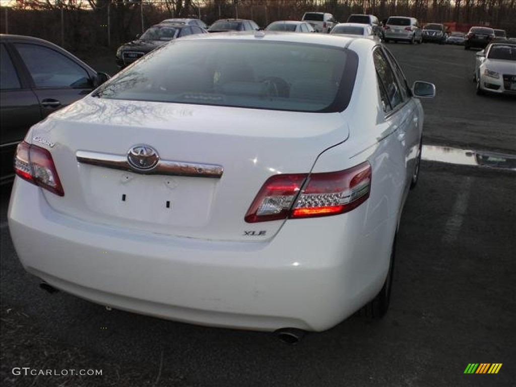 2010 Camry XLE V6 - Super White / Ash Gray photo #3