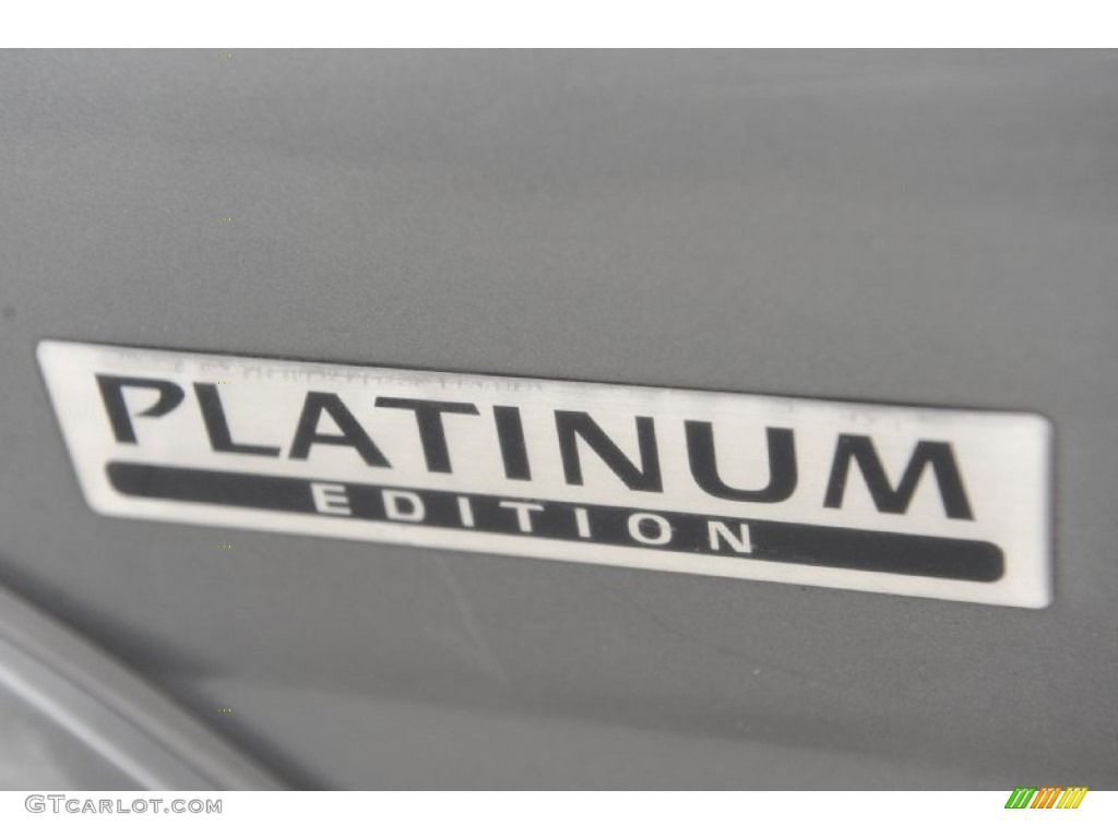 2004 Pathfinder LE Platinum 4x4 - Platinum Metallic / Charcoal photo #4
