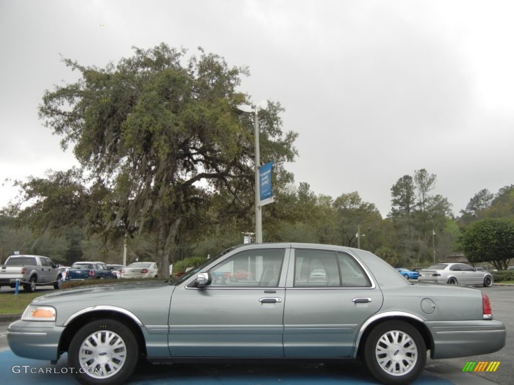 Light Tundra Metallic 2005 Ford Crown Victoria LX Exterior Photo #61361490
