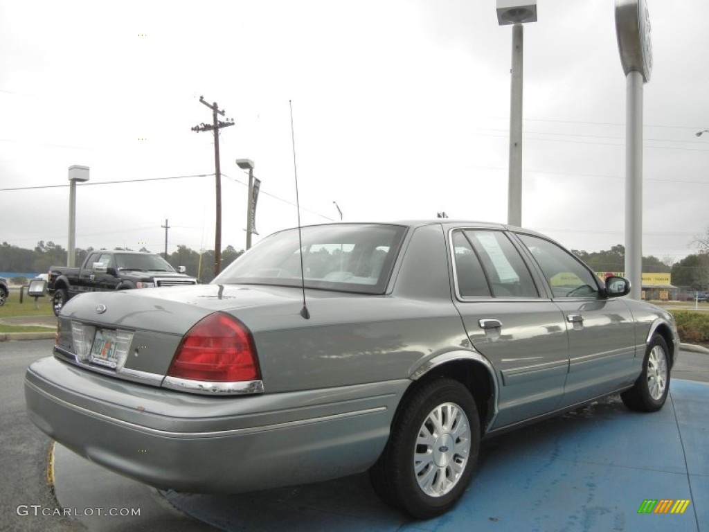 2005 Crown Victoria LX - Light Tundra Metallic / Light Flint photo #5