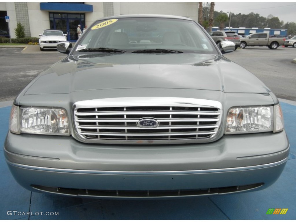 2005 Crown Victoria LX - Light Tundra Metallic / Light Flint photo #8