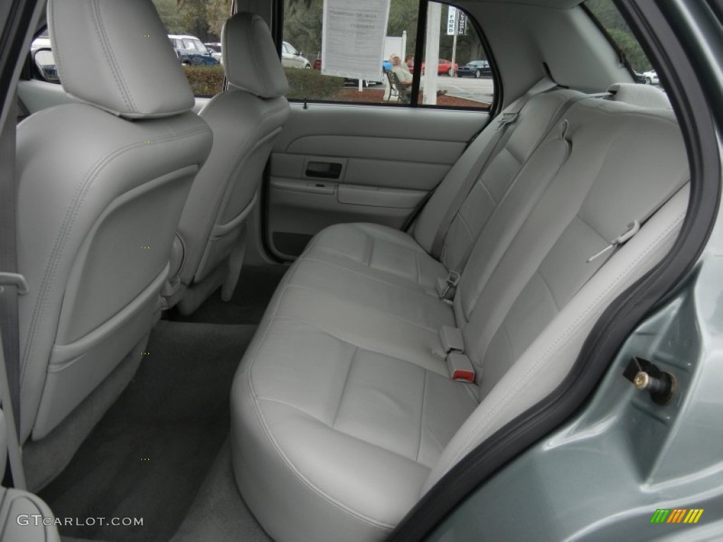 2005 Ford Crown Victoria LX Rear Seat Photo #61361590