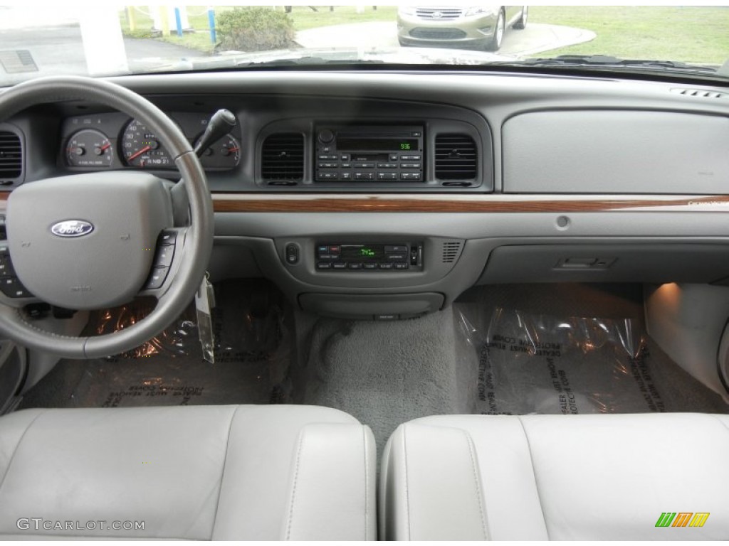 2005 Crown Victoria LX - Light Tundra Metallic / Light Flint photo #18