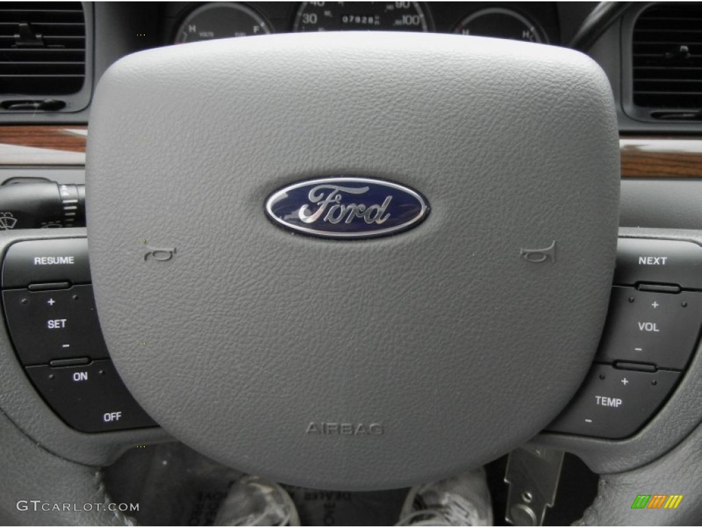 2005 Crown Victoria LX - Light Tundra Metallic / Light Flint photo #23