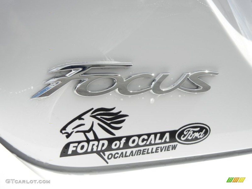 2012 Focus SE 5-Door - Oxford White / Stone photo #4