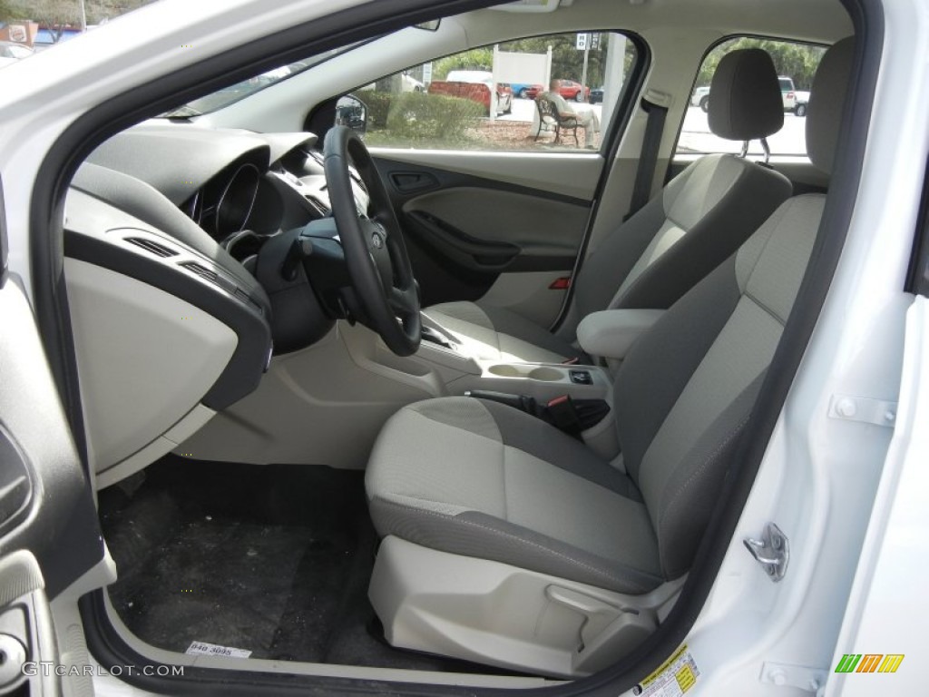 2012 Focus SE 5-Door - Oxford White / Stone photo #5