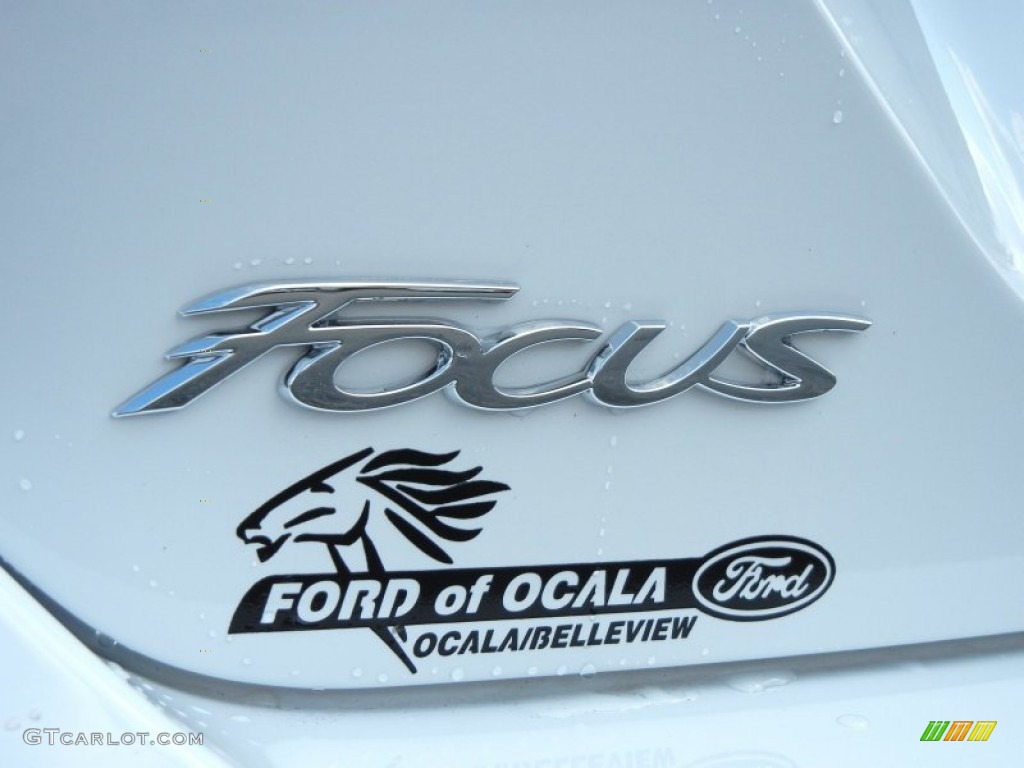 2012 Focus SE 5-Door - Oxford White / Charcoal Black photo #4