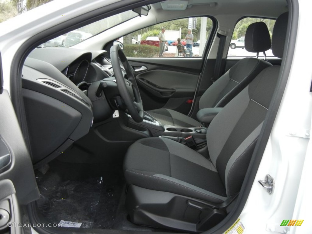 2012 Focus SE 5-Door - Oxford White / Charcoal Black photo #5