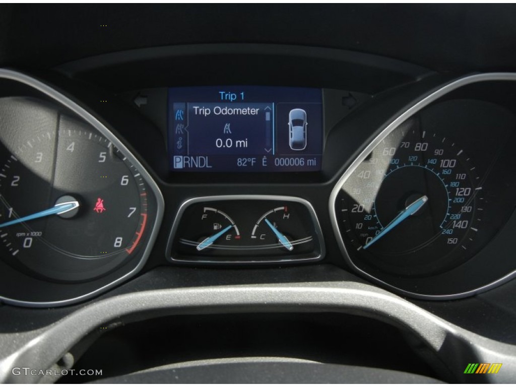 2012 Focus SE 5-Door - Oxford White / Charcoal Black photo #8