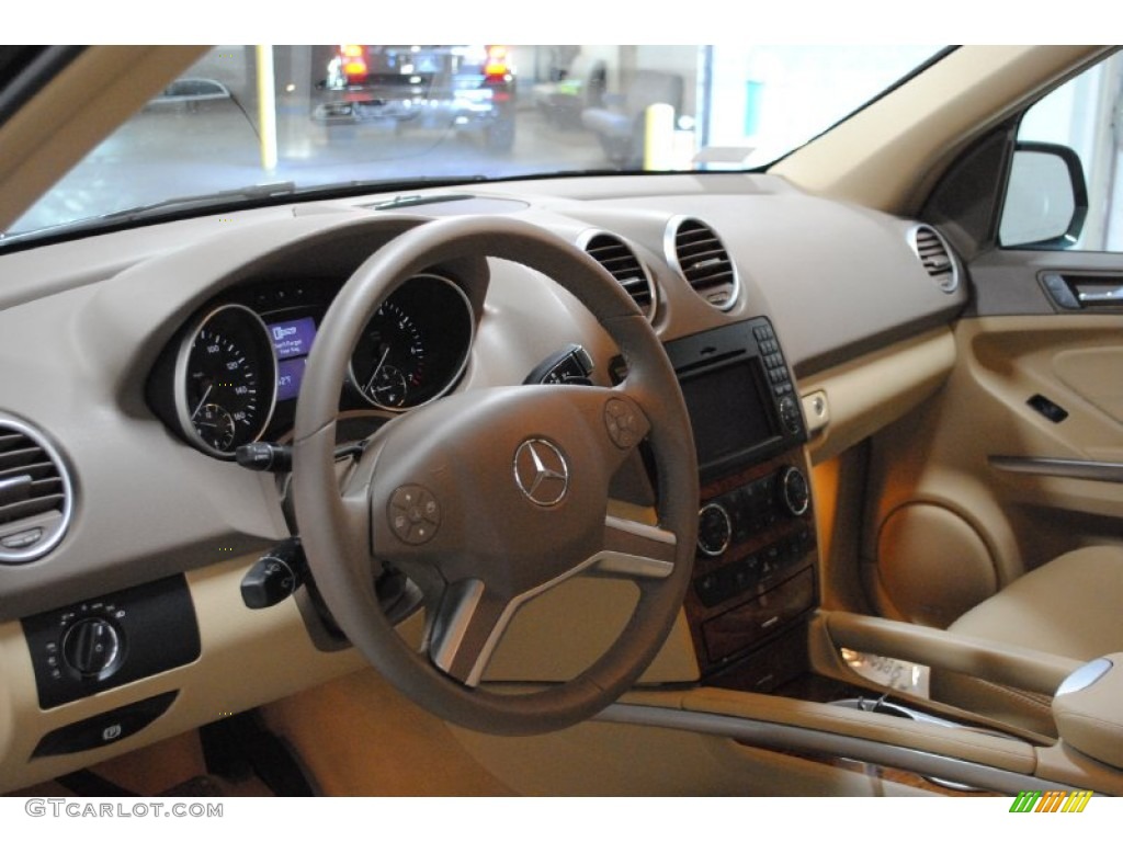 2009 ML 350 4Matic - Jade Green Metallic / Cashmere photo #12