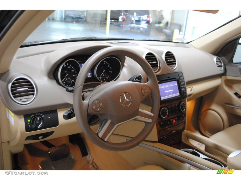 2009 ML 350 4Matic - Jade Green Metallic / Cashmere photo #23