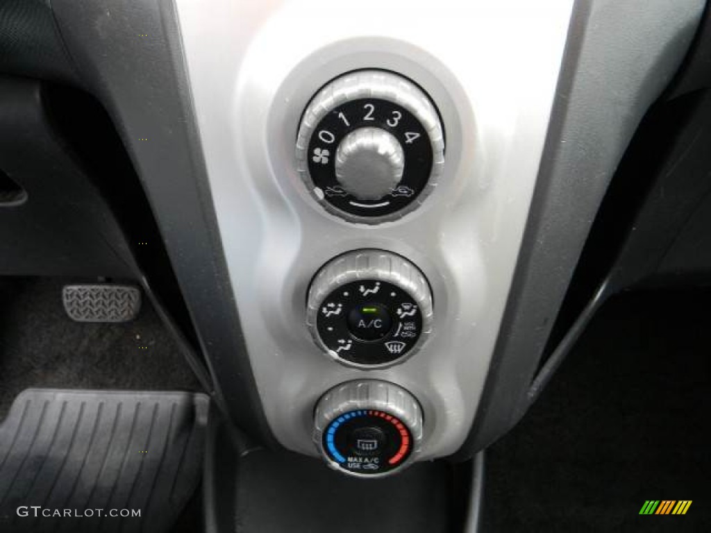 2007 Toyota Yaris 3 Door Liftback Controls Photos