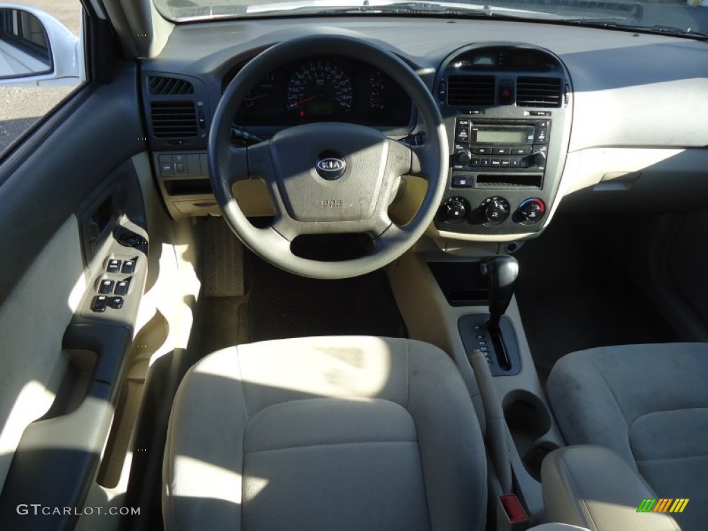 2006 Spectra EX Sedan - Clear White / Gray photo #20