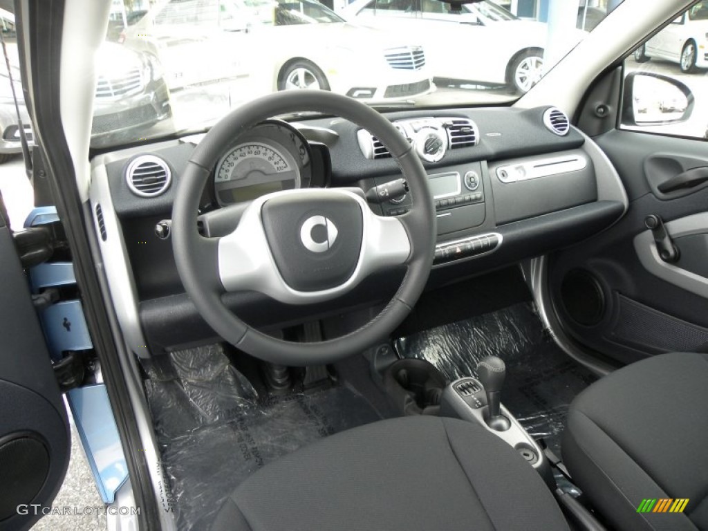 Gray Interior 2011 Smart fortwo passion coupe Photo #61383969