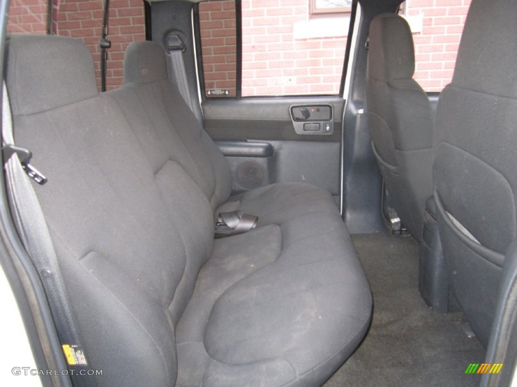 2003 Sonoma SLS Crew Cab 4x4 - Summit White / Graphite photo #19