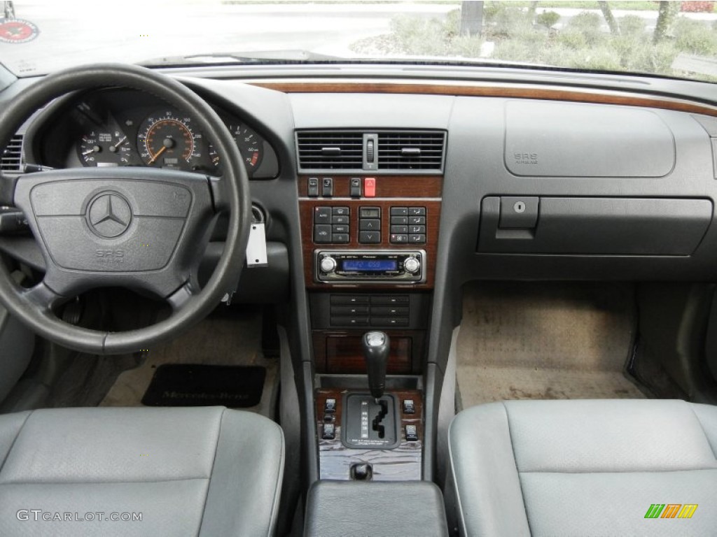 1995 Mercedes-Benz C 220 Sedan Grey Dashboard Photo #61389321