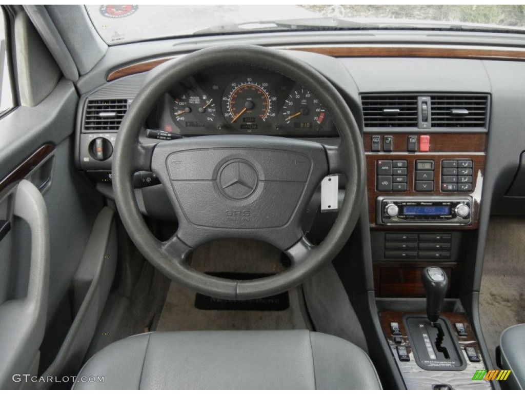 1995 Mercedes-Benz C 220 Sedan Grey Dashboard Photo #61389330