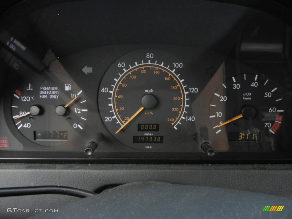 1995 Mercedes-Benz C 220 Sedan Gauges Photos