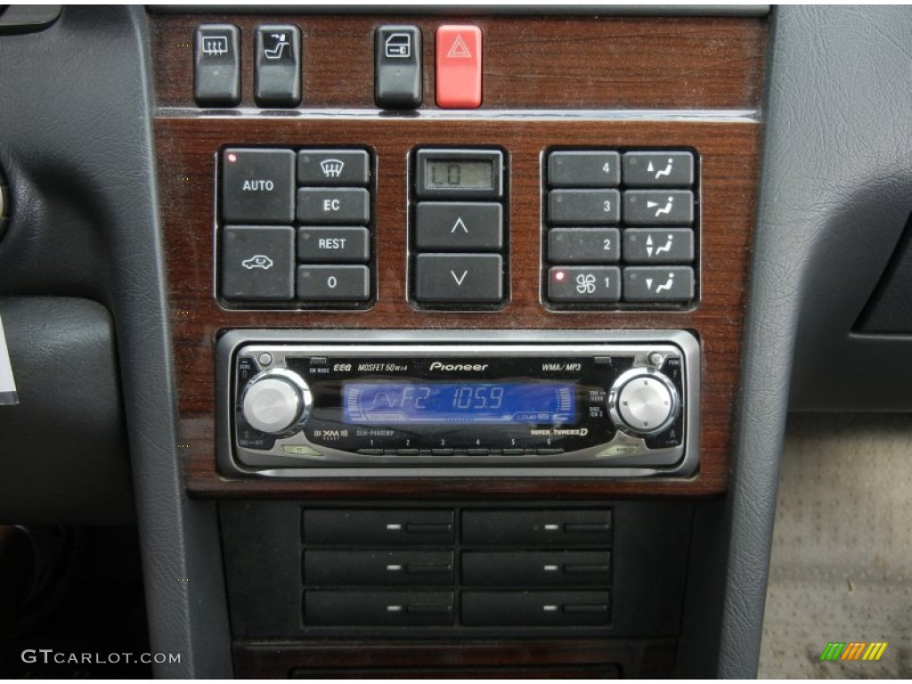 1995 Mercedes-Benz C 220 Sedan Controls Photo #61389356
