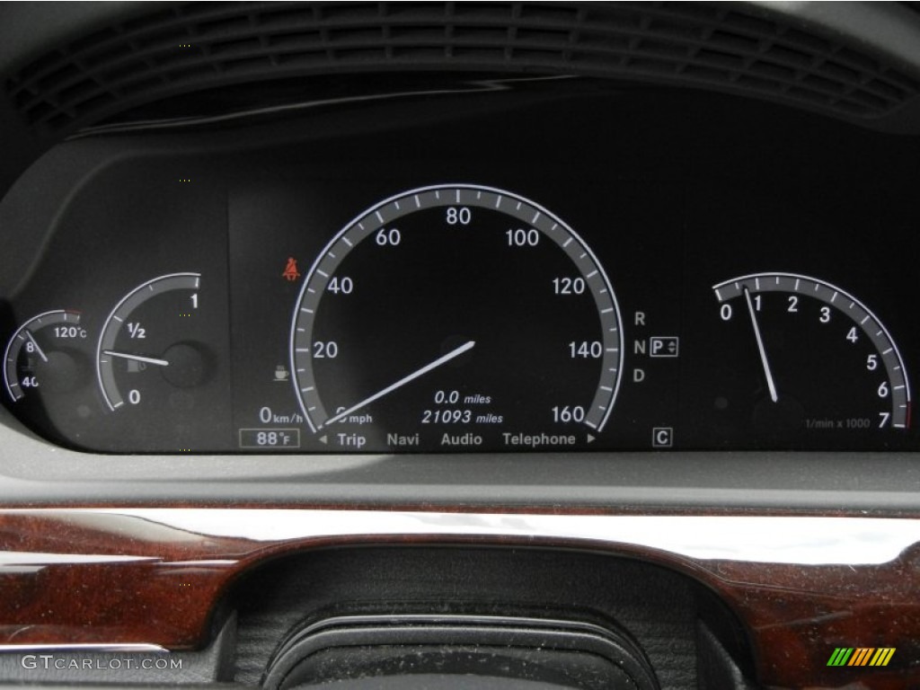 2010 Mercedes-Benz S 550 Sedan Gauges Photos