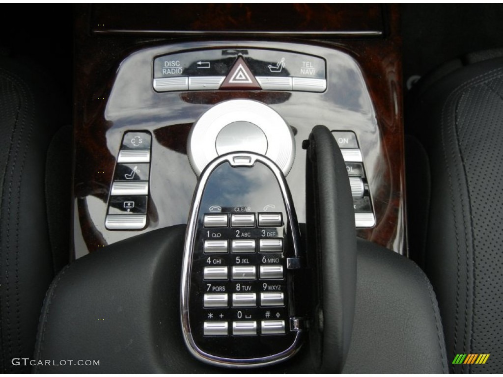 2010 Mercedes-Benz S 550 Sedan Controls Photo #61390614