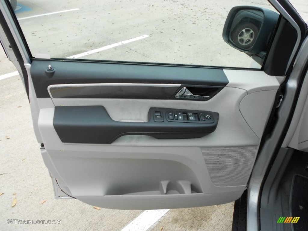 2012 Volkswagen Routan S Aero Gray Door Panel Photo #61393390